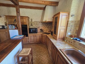 Microwave, oven, stovetop - Breton house in the countryside (Pleudaniel)