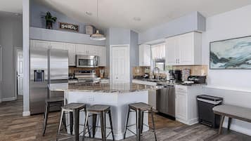 Mikrobølgeovn, ovn, kogeplade, opvaskemaskine