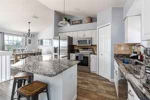 Micro-ondes, four, plaque de cuisson, lave-vaisselle