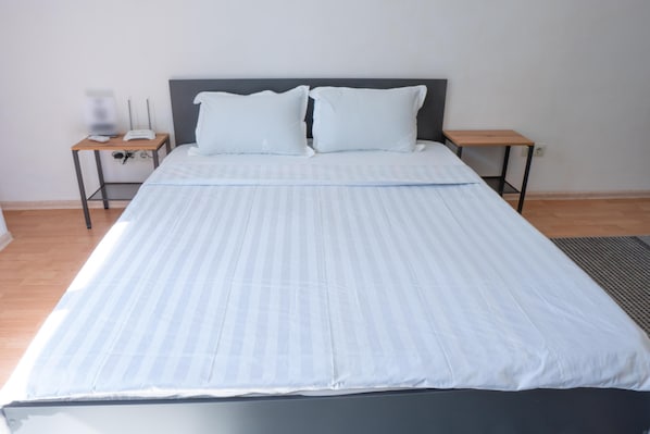 1 chambre, fer et planche à repasser, Wi-Fi, draps fournis