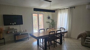 Dining - SPACIOUS & COMFORTABLE house in MONTEUX, next to Parc Spirou and Wave Island. (Monteux)