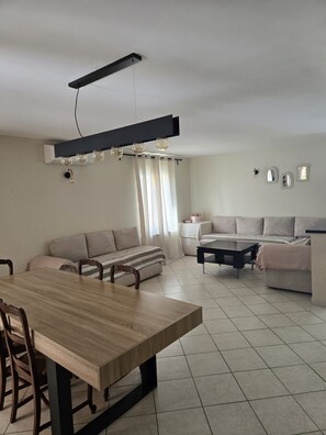 Living area - SPACIOUS & COMFORTABLE house in MONTEUX, next to Parc Spirou and Wave Island. (Monteux)
