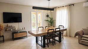 Dining - SPACIOUS & COMFORTABLE house in MONTEUX, next to Parc Spirou and Wave Island. (Monteux)
