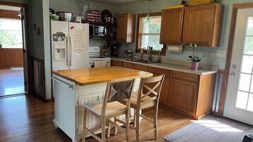 KylskÄp, mikrovÄgsugn, ugn och spishÀll