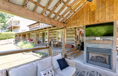 Comfortable cabin in Lynchburg with a lake view...5 miles from Jack Daniel