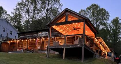 Comfortable cabin in Lynchburg with a lake view...5 miles from Jack Daniel