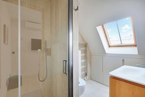 Departamento | Baño | Secadora de cabello, toallas, shampoo