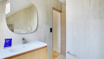 Apartment | Bathroom | Towels