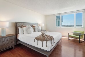 3 bedrooms, desk, iron/ironing board, travel crib - Top-Floor Marina Escape 3BR Penthouse Ocean View (Marina del Rey)