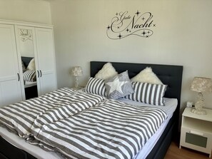 3 bedrooms, travel cot, WiFi, bed sheets