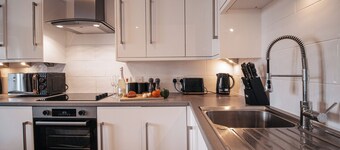 Perranporth Retreat – Sleeps 5, Just 3 Minutes’ Walk from Stunning Beach