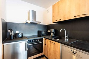 Réfrigérateur, micro-ondes, four, lave-vaisselle