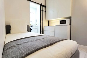 1 bedroom, internet, bed sheets