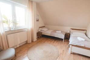 3 bedrooms, soundproofing, iron/ironing board, travel cot