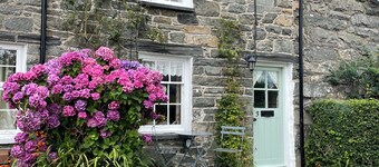 Cosy Grade 2 listed cottage in Snowdonia