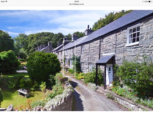 Cosy Grade 2 listed cottage in Snowdonia