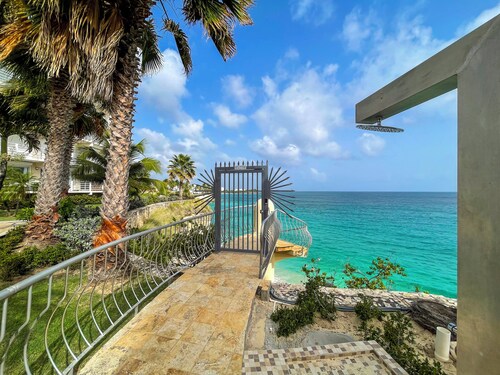 Beachfront Escape/Rainbow 2BR