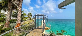 Beachfront Escape/Rainbow 2BR