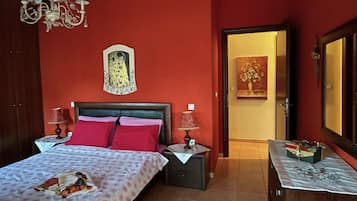 4 bedrooms, WiFi, bed sheets