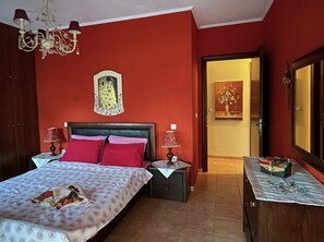 4 bedrooms, WiFi, bed sheets