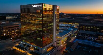 Music & Memes + Arcade – 2 Min Westport, 8 Min Creve Coeur Lake + Desk + Roku TV