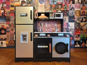 Interior - Music & Memes + Arcade – 2 Min Westport, 8 Min Creve Coeur Lake + Desk + Roku TV (Maryland Heights)