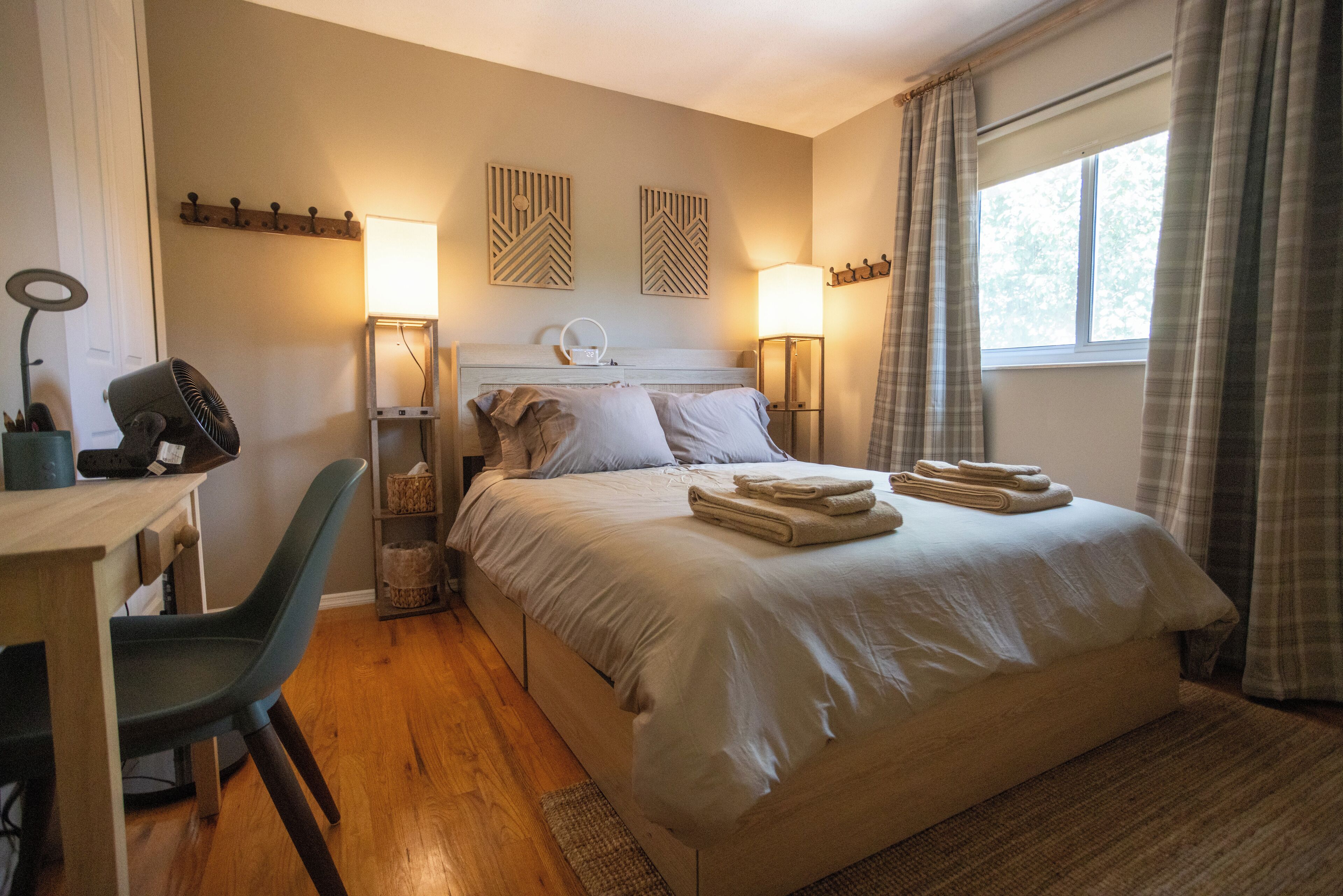 4 bedrooms, iron/ironing board, WiFi, bed sheets