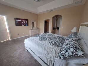 4 bedrooms, iron/ironing board, WiFi, bed sheets