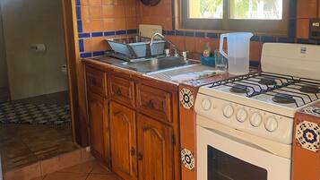 Micro-ondes, four, plaque de cuisson