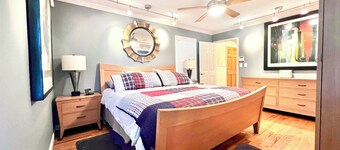 Secluded Farmhouse Retreat - Groups & Pets Okay!