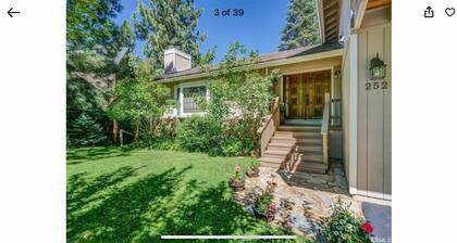 4 bedrooms , 2 king size mattresses & 4 queen mattresses 3.5 bathrooms 4 parking
