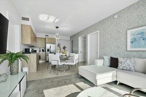 Comfort Condo, 2 Bedrooms, City View | Living area
