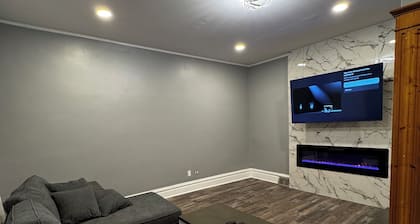 Charming and luxurious 2-bed house in Pittsburgh with AC