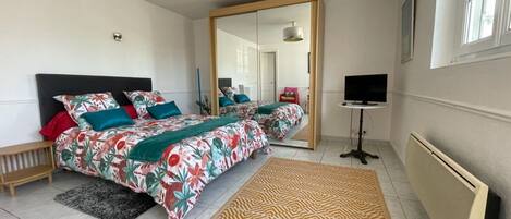 1 bedroom, bed sheets