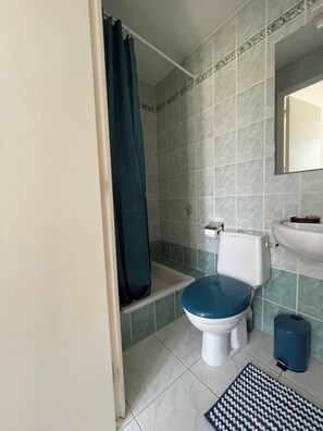 Shower, towels, soap, toilet paper