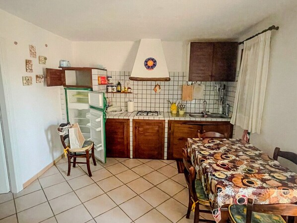 Geladeira, fogão, cooktop, cafeteira/chaleira