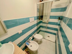 Hair dryer, towels