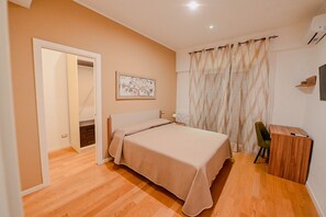 1 bedroom, desk, WiFi, bed sheets