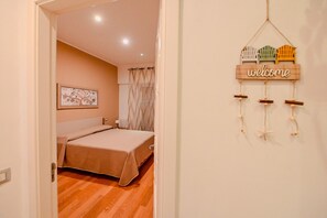 1 bedroom, desk, WiFi, bed sheets