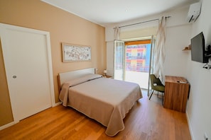 1 habitación, escritorio, wifi y ropa de cama 