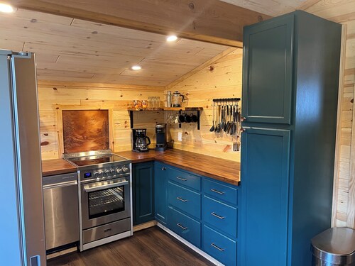 Base Camp - Cozy 2-bed with ORV trail access. Fully fenced-in and dog-friendly
