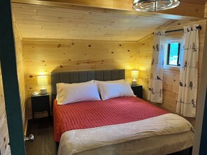 2 bedrooms, desk, free WiFi, bed sheets