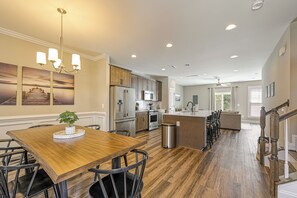 Interior - Waterview Townhouse within walking distance of Lake Anna Taphouse (Mineral)