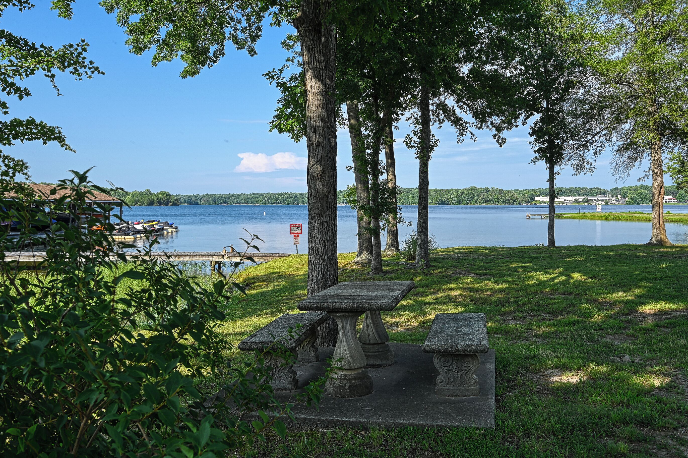 المنطقة المحيطة بالمنشأة