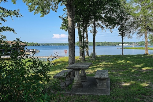 Waterview Townhouse within walking distance of Lake Anna Taphouse