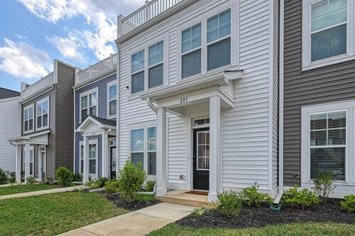 Waterview Townhouse within walking distance of Lake Anna Taphouse