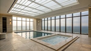 屋内プール、屋外プール