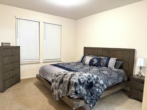 2 habitaciones, tabla de planchar con plancha, wifi y ropa de cama 