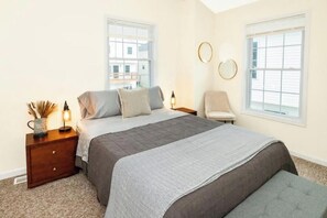 3 bedrooms, internet, bed sheets - Spacious Modern Home Near Campus (Bloomington)