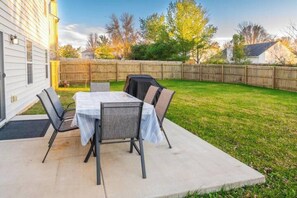 تناول الطعام بالخارج